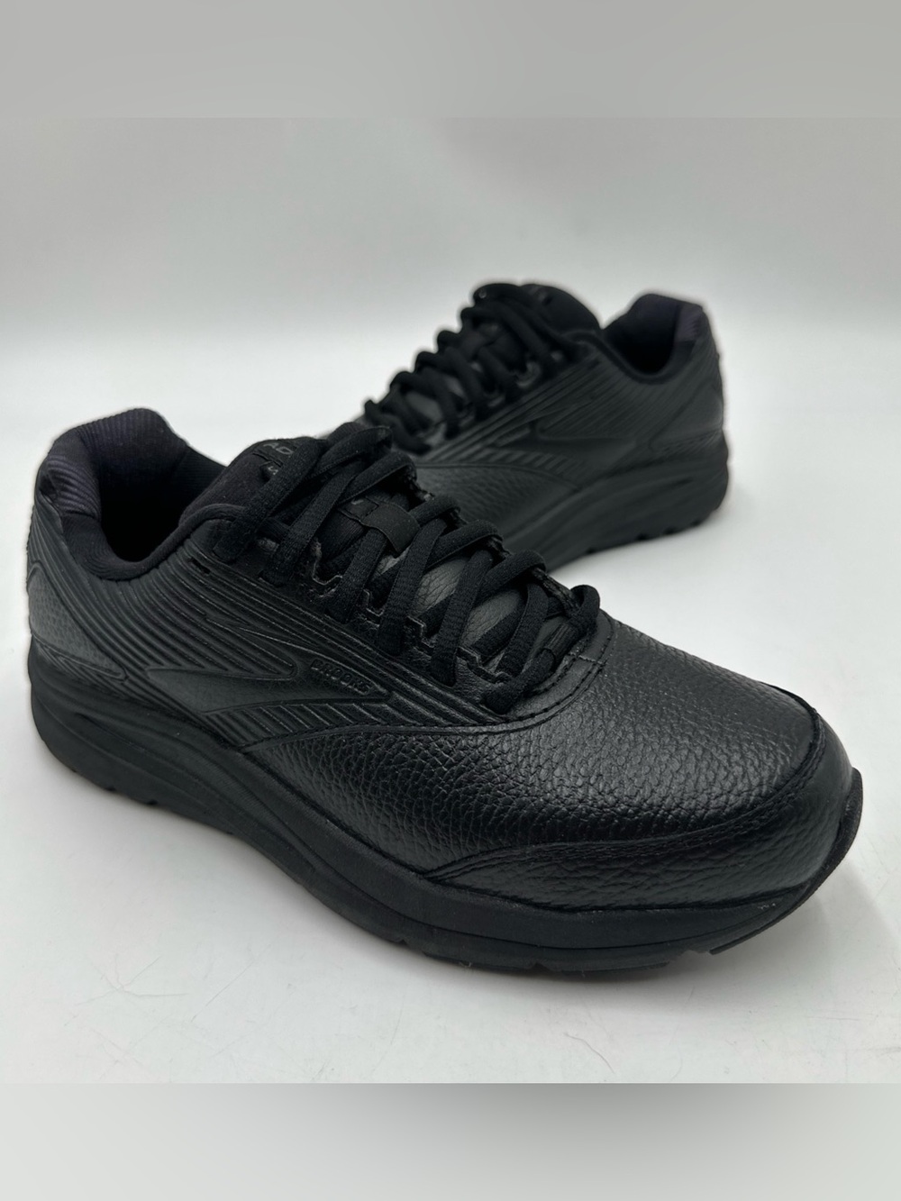 Brooks Addiction Walker 2 Women’s 7 B Medium Black Leather Walking Shoes